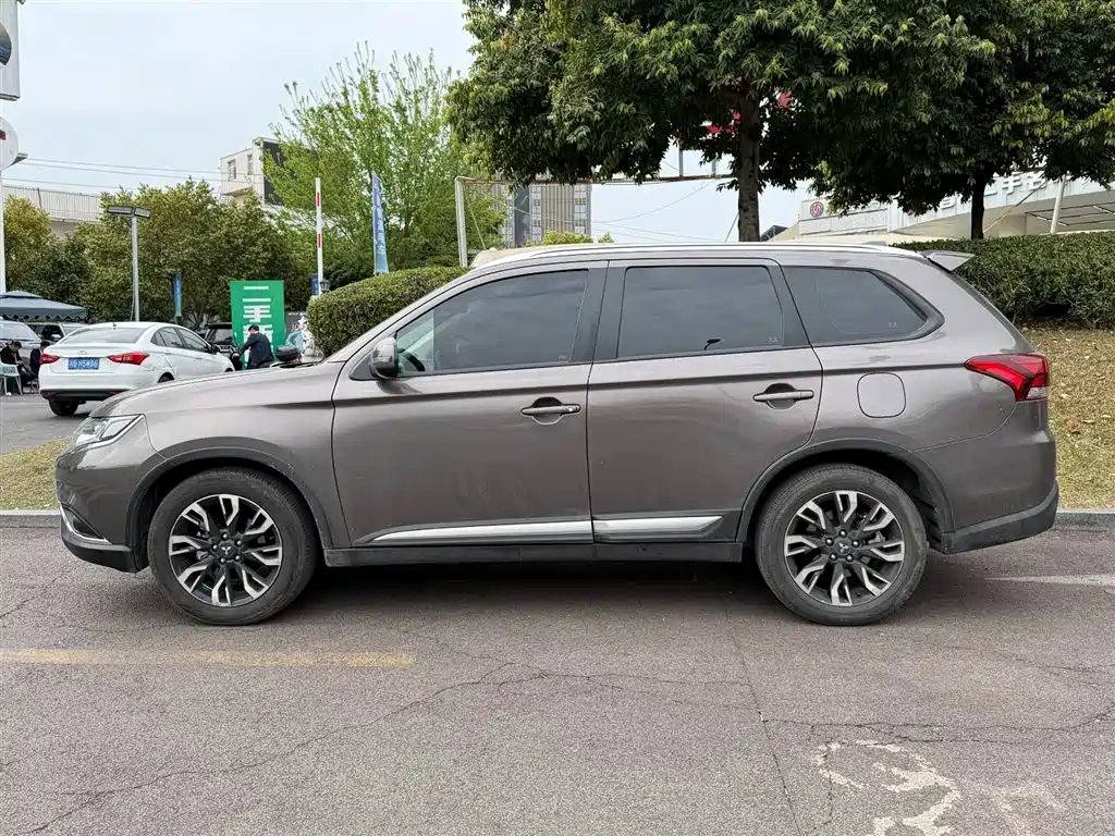 Outlander 2020 2.0L 2WD Enjoy Edition 7 seats купить на сайте DeffCars