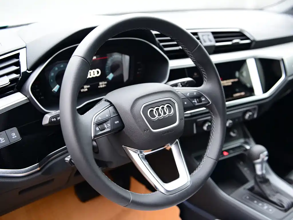 Audi Q3 2023 35 TFSI aggressive and dynamic model (1.5T) купить на сайте DeffCars