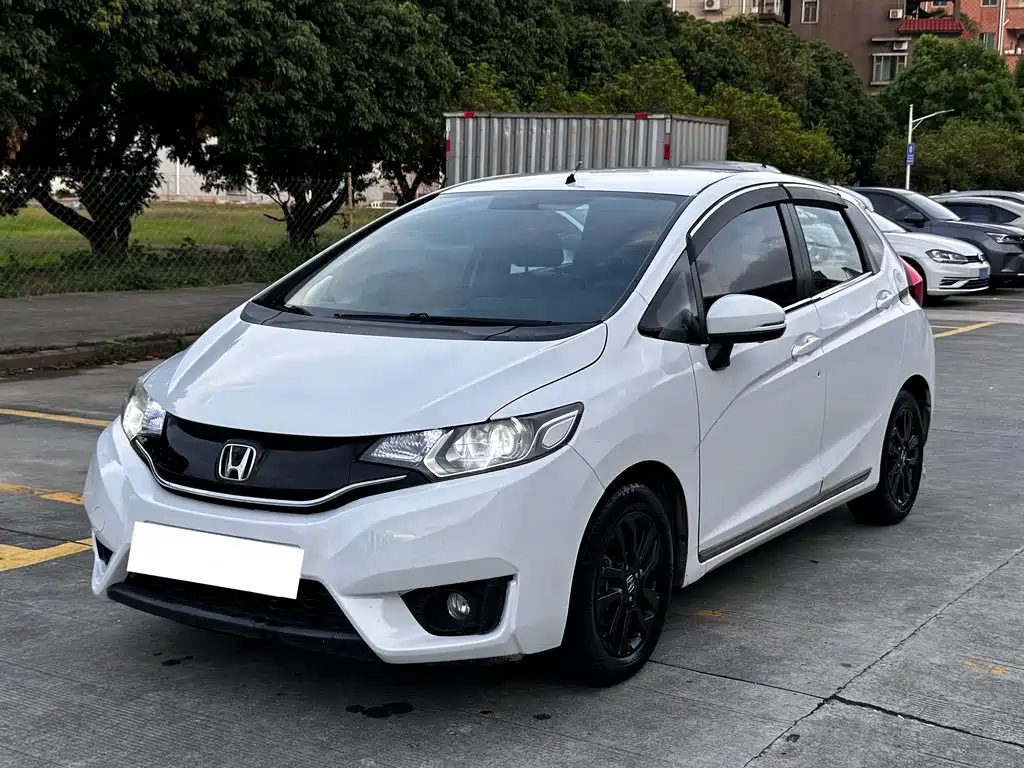 Fit 2016 1.5L SE CVT fashion model купить на сайте DeffCars