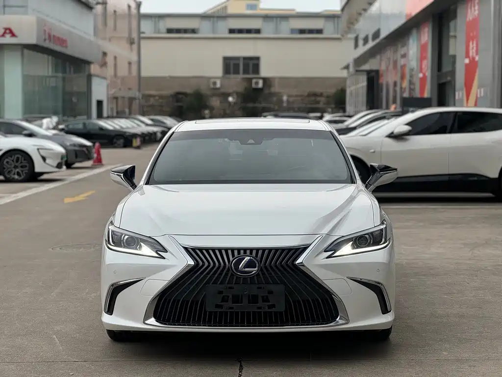 Lexus ES 2018 300h Excellence Edition National V купить на сайте DeffCars