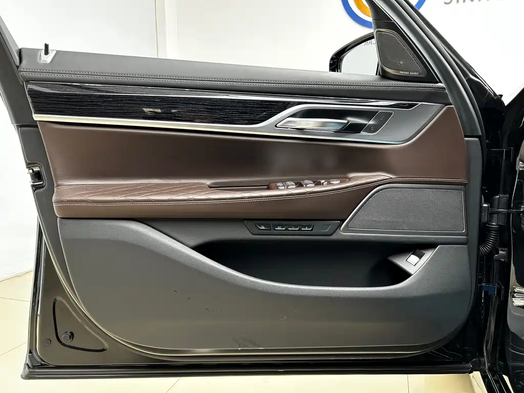 BMW 7 Series 2021 730Li M Sports Package купить на сайте DeffCars
