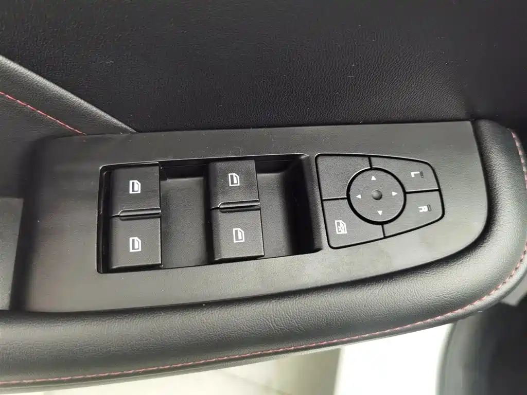 Roewe i5 2023 1.5L CVT Deluxe Edition купить на сайте DeffCars