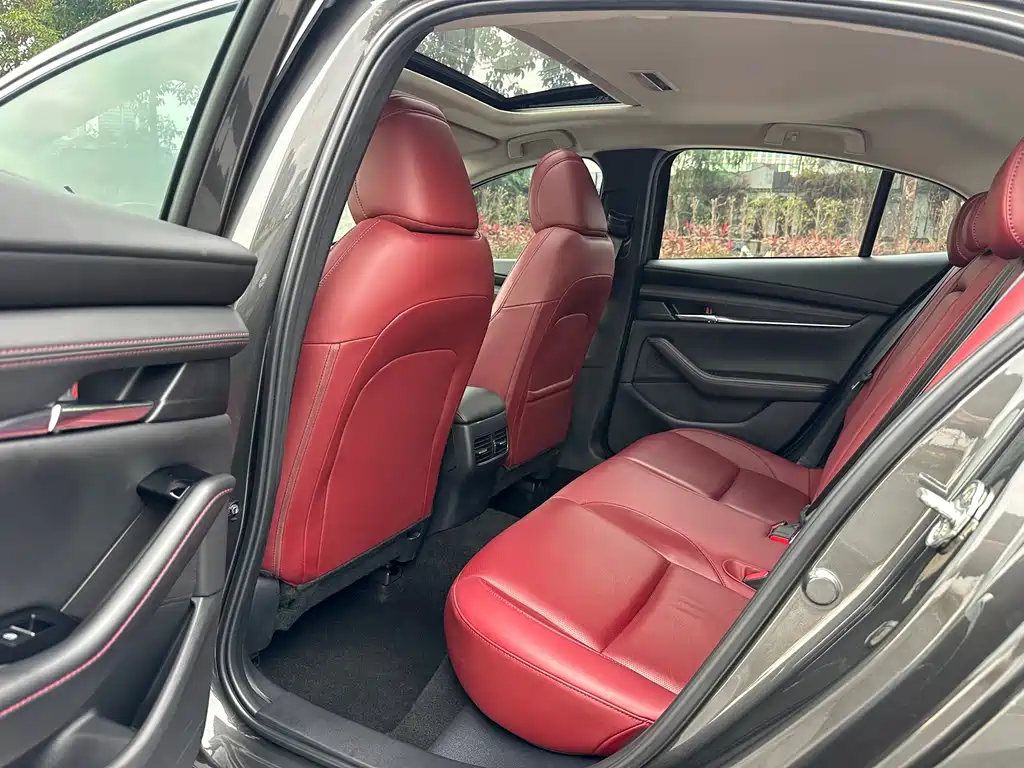 Mazda3 Angkesela 2022 2.0L Automatic Quality Obsidian Edition купить на сайте DeffCars