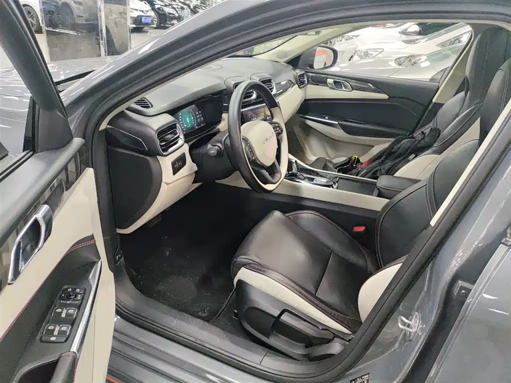 Lynk & Co 02 2019 High-Energy Edition 2.0T Automatic Two-wheel Drive Shine Edition National VI купить на сайте DeffCars