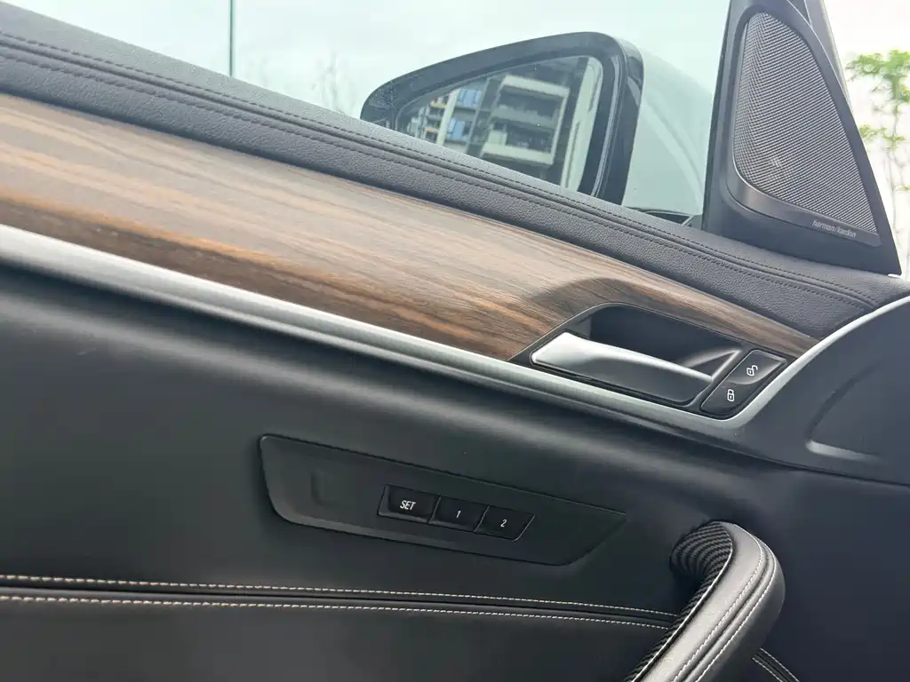 BMW 5 Series New Energy 2019 530Le Luxury Package купить на сайте DeffCars