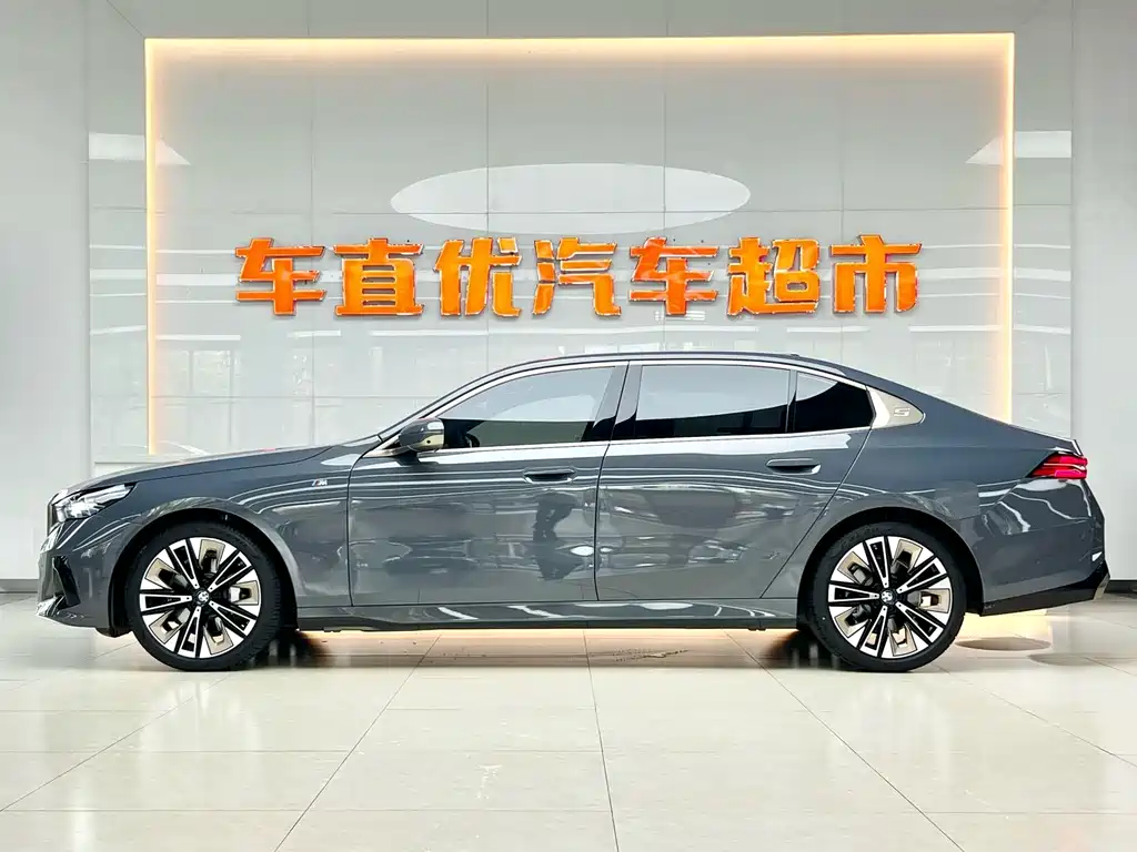 BMW 5 Series 2024 530Li Exclusive M Sports Package купить на сайте DeffCars
