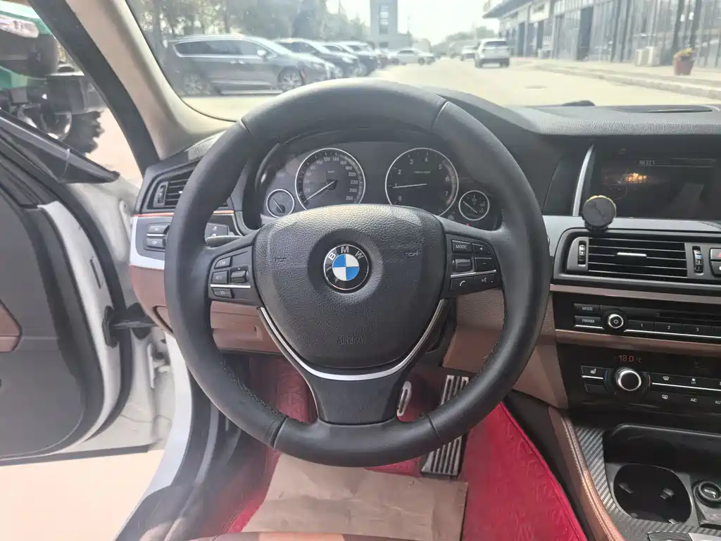 BMW 5 Series 2017 520Li Elegant купить на сайте DeffCars