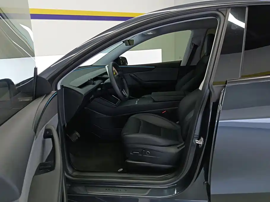 Model Y 2026 rear-wheel drive version купить на сайте DeffCars