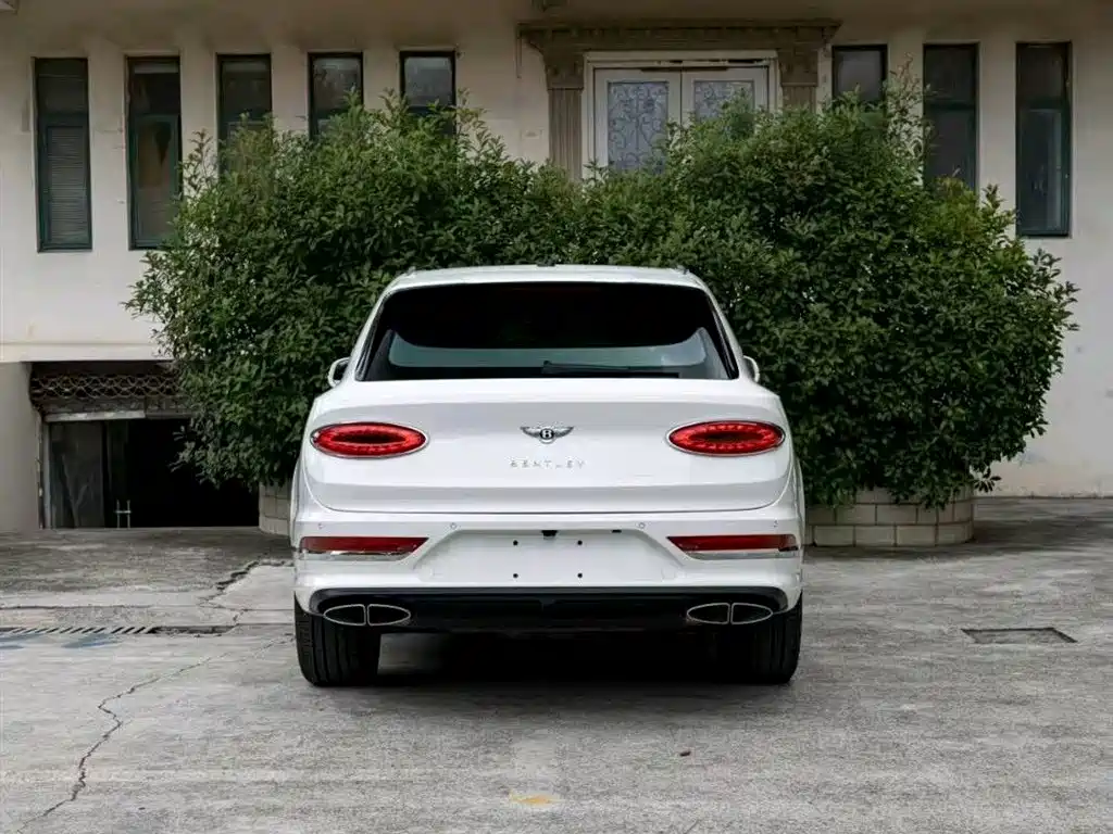 Bentayga 2024 4.0T V8 купить на сайте DeffCars