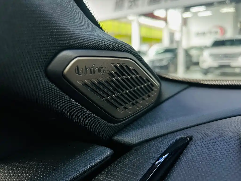 Lynk & Co 03 2025 1.5TD DCT Champion Edition Pro купить на сайте DeffCars