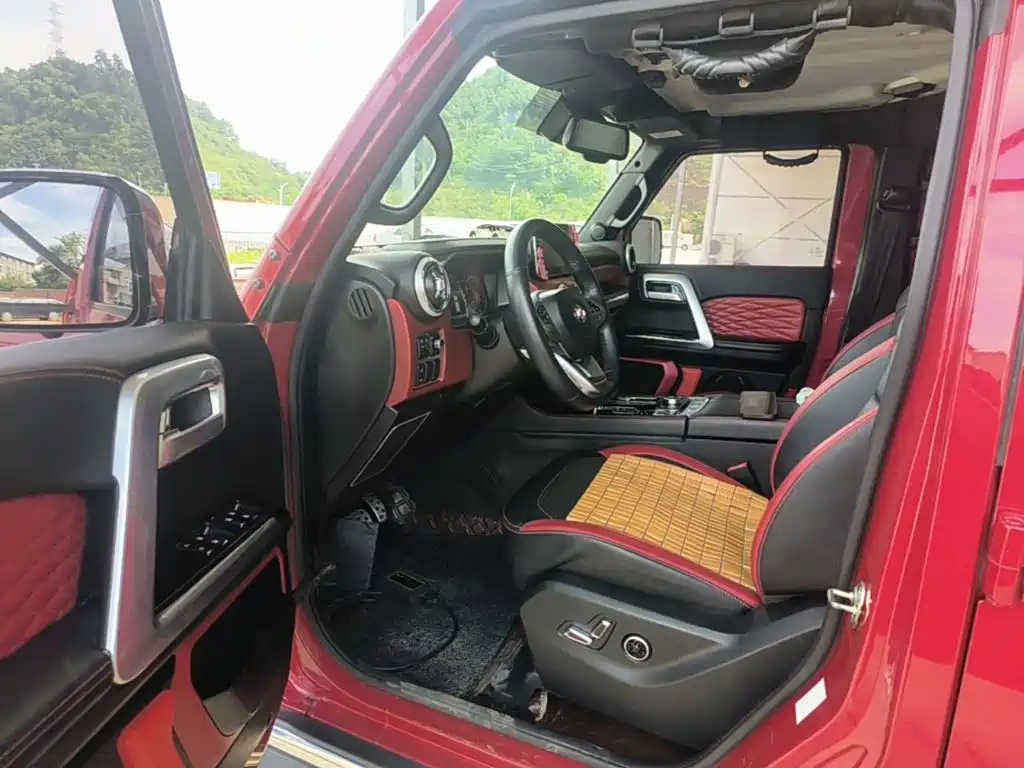 Beijing Off-Road BJ40 2019 PLUS 2.3T automatic four-wheel drive flagship version National VI купить на сайте DeffCars