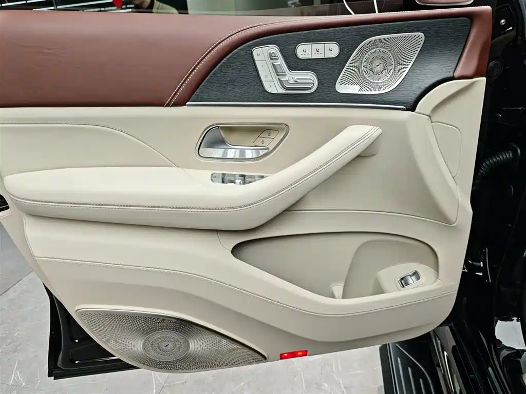 Maybach GLS 2025 GLS 600 4MATIC Extreme Night Edition купить на сайте DeffCars