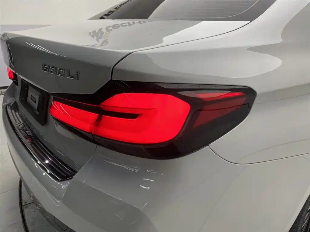 BMW 5 Series 2023 530Li Leading M Sports Package купить на сайте DeffCars