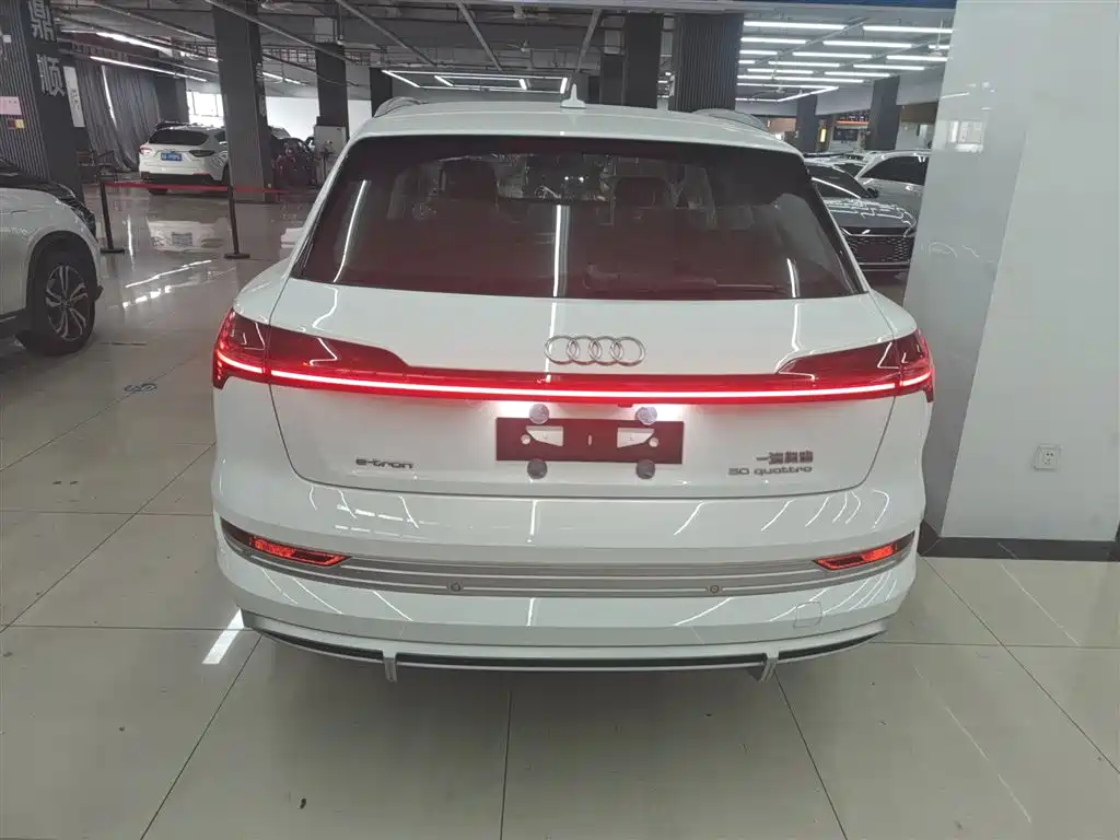 Audi e-tron 2021 50 quattro luxury model купить на сайте DeffCars