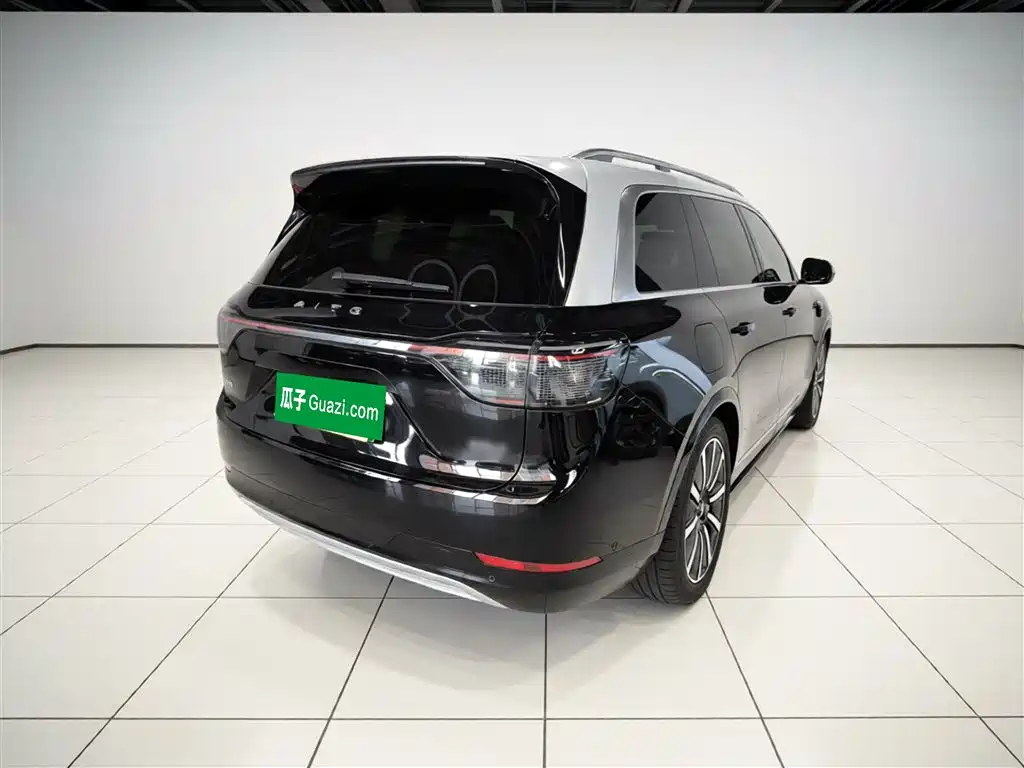 Wenjie M9 2025 extended range Ultra version 52kWh 6-seater version 192-line lidar) купить на сайте DeffCars