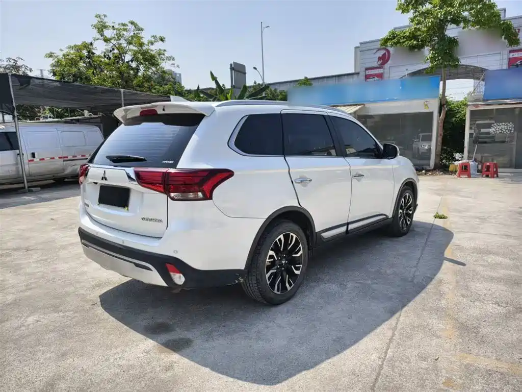 Outlander 2020 2.4L four-wheel drive exclusive version, 5 seats купить на сайте DeffCars