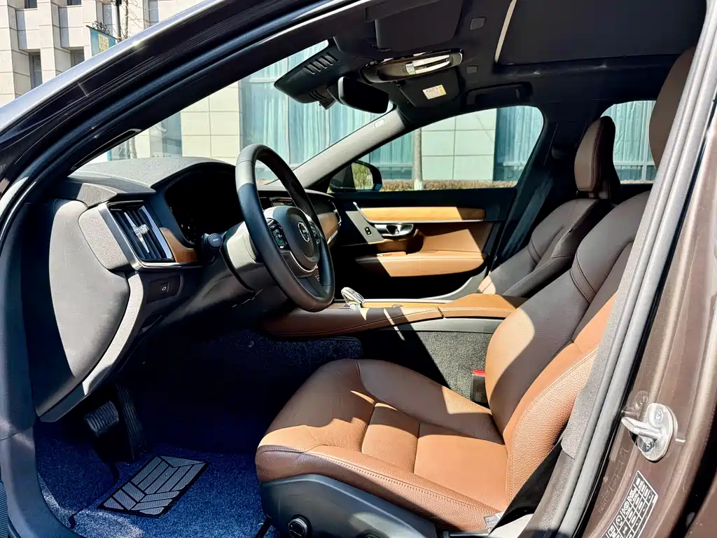 Volvo S90 2025 B5 Zhiyi Luxury Edition купить на сайте DeffCars