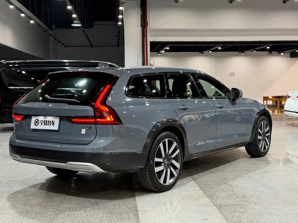 Volvo V90 2022 Cross Country B5 AWD Zhiyuan Edition купить на сайте DeffCars