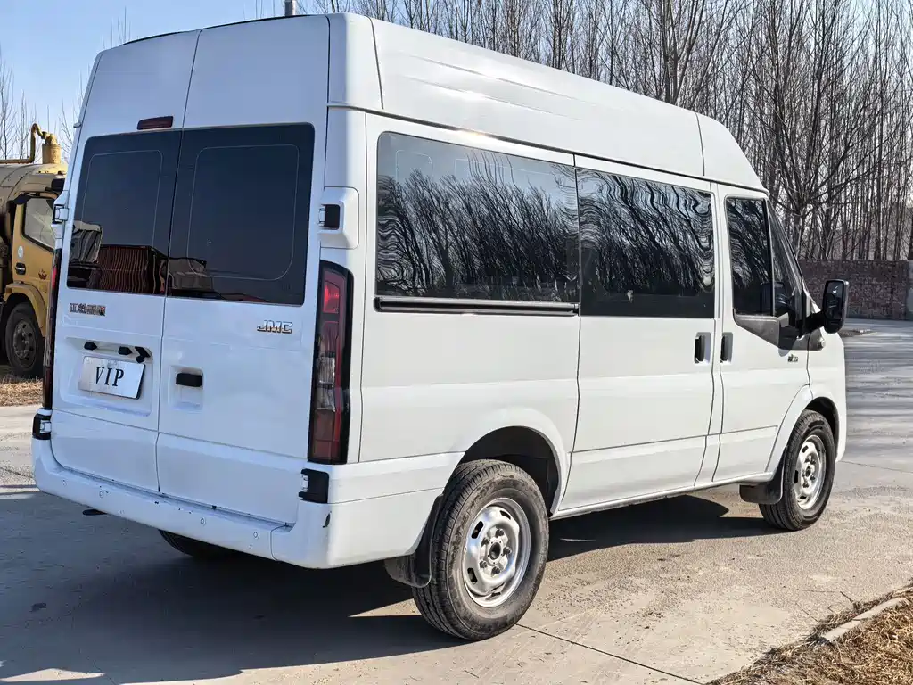 Jiangling Fushun 2023 2.0T automatic short-axis medium-high-roof commercial multi-purpose passenger vehicle with 6 seats купить на сайте DeffCars