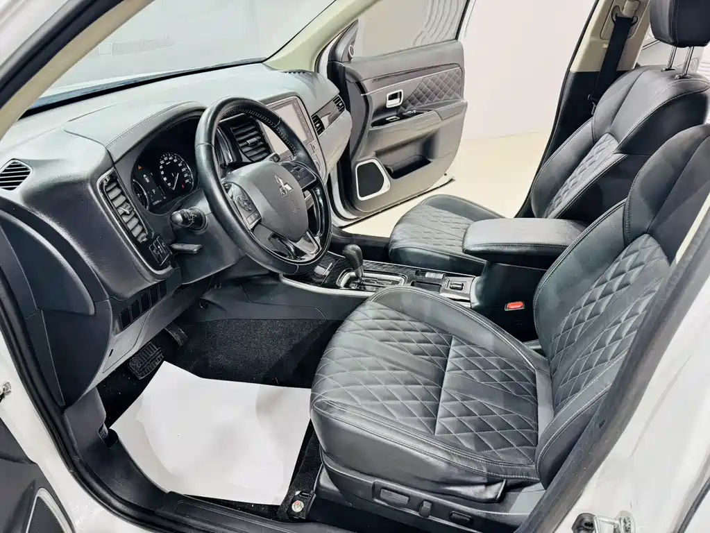 Outlander 2021 2.0L 2WD Enjoy Edition 5 seats купить на сайте DeffCars