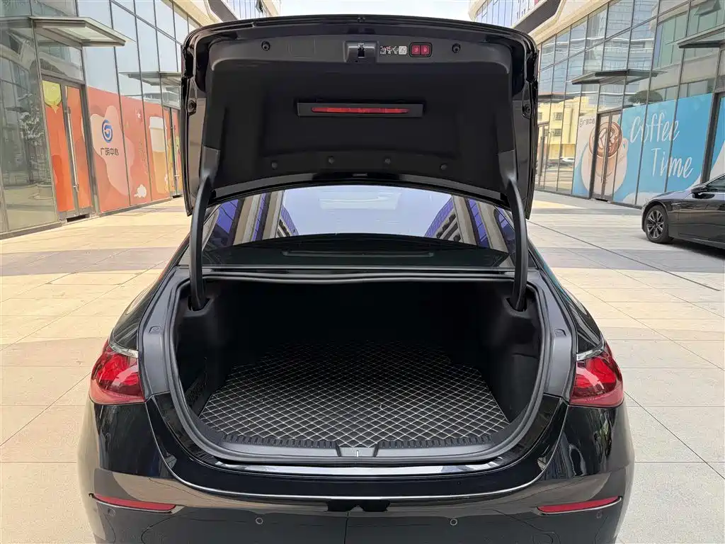 Mercedes-Benz E-Class 2024 E 300 L Luxury Model купить на сайте DeffCars