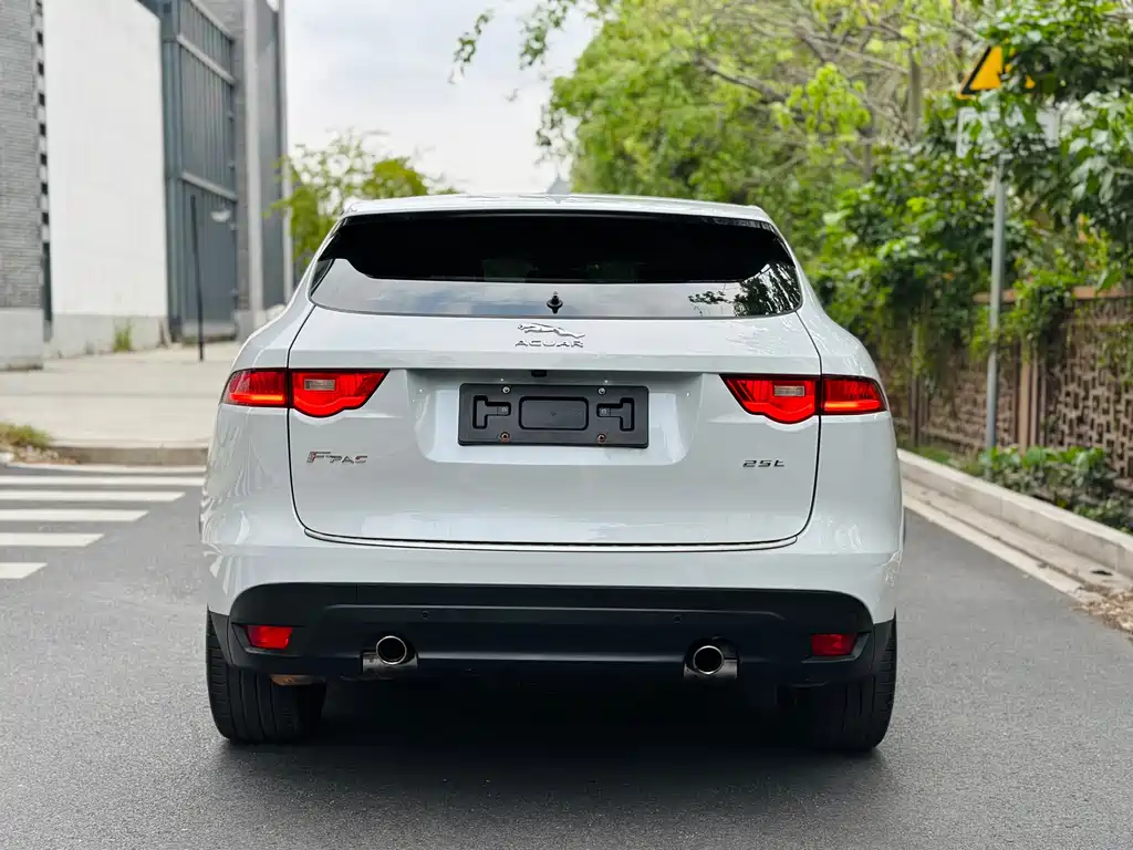 Jaguar F-PACE 2018 2.0T two-wheel drive urban exclusive edition купить на сайте DeffCars