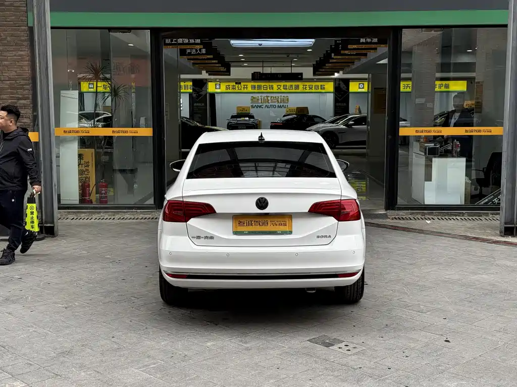 Bora 2019 Bora Legend 1.5L automatic leading type National VI купить на сайте DeffCars