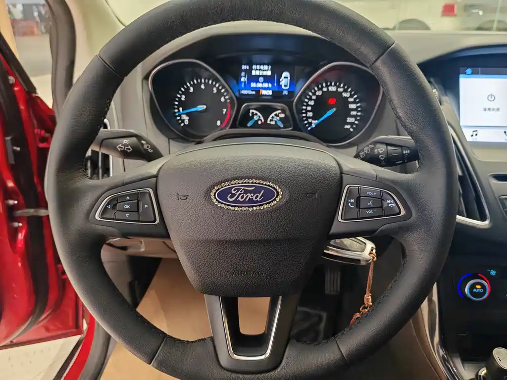 Focus 2018 Hatchback Classic EcoBoost 180 Automatic Elite купить на сайте DeffCars