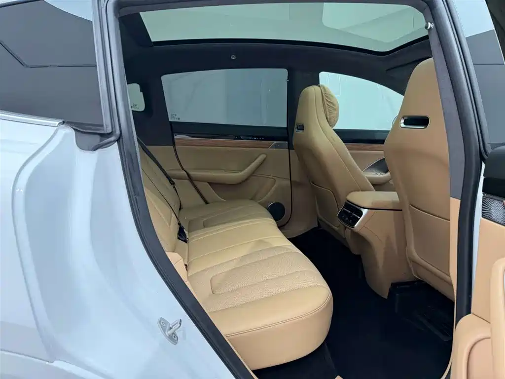 Zhijie R7 2025 extended range 251km Max купить на сайте DeffCars