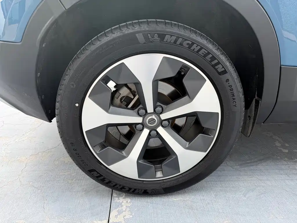 Volvo XC40 2023 B4 four-wheel drive Zhiyuan Deluxe Edition купить на сайте DeffCars