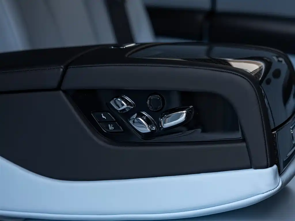 Ghost 2022 6.7T Black Badge купить на сайте DeffCars