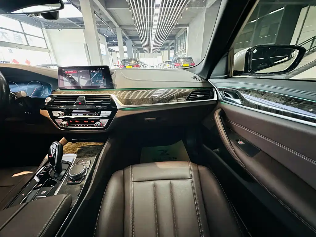 BMW 5 Series 2019 525Li M Sports Package купить на сайте DeffCars