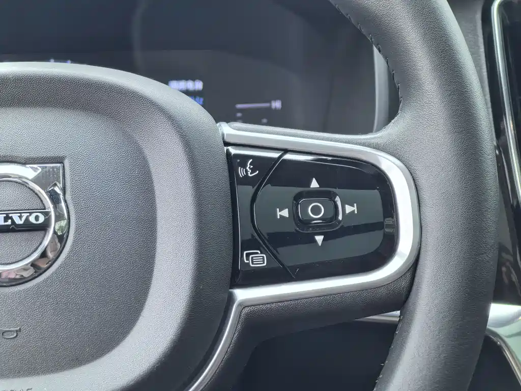 Volvo S90 2017 T4 Smart Edition купить на сайте DeffCars
