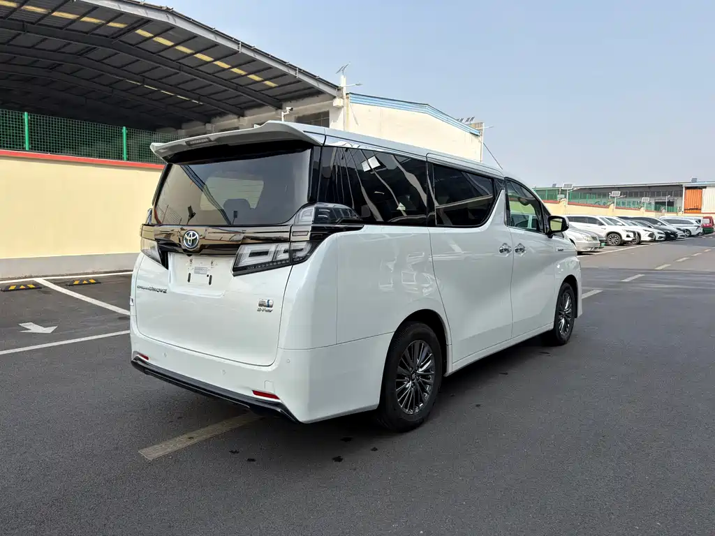 Wilfa 2023 Crown Dual Engine 2.5L HV Deluxe Edition купить на сайте DeffCars