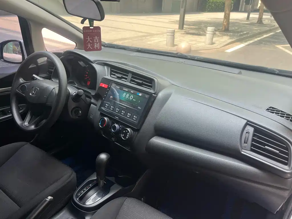 Fit 2016 1.5L LX CVT comfort model купить на сайте DeffCars