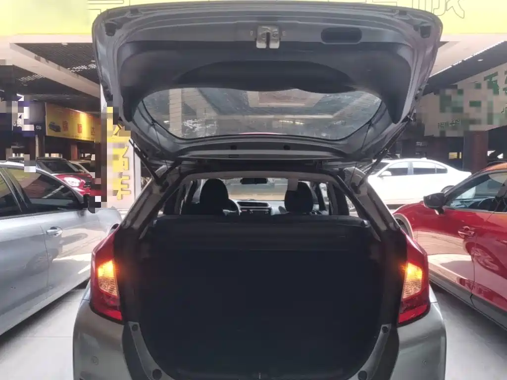 Fit 2014 1.5L SE CVT fashion model купить на сайте DeffCars