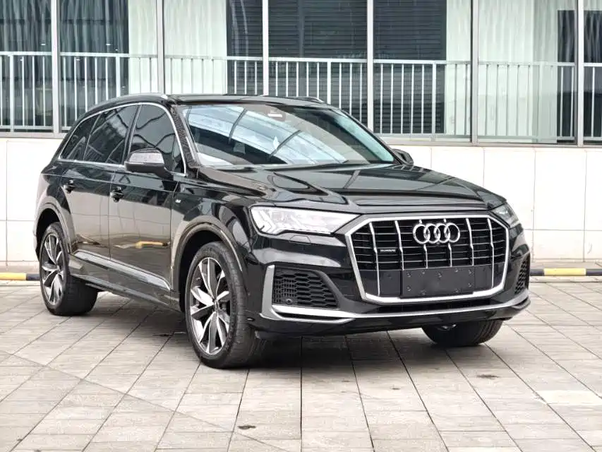 Audi Q7 2023 55 TFSI quattro S line sports version купить на сайте DeffCars
