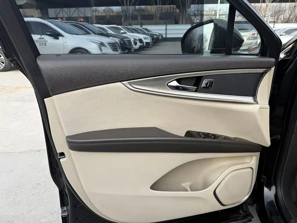 Lincoln MKX 2015 2.0T 2WD Exclusive Edition купить на сайте DeffCars