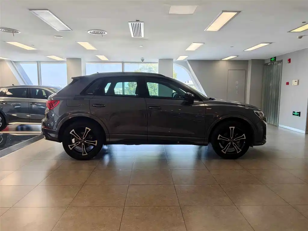 Audi Q3 2021 40 TFSI Fashionable and Dynamic купить на сайте DeffCars