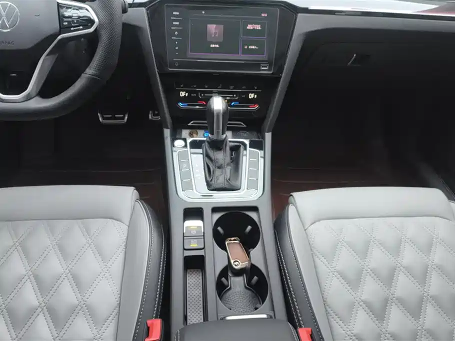 Magotan 2023 2 million commemorative edition 330TSI DSG leading model купить на сайте DeffCars
