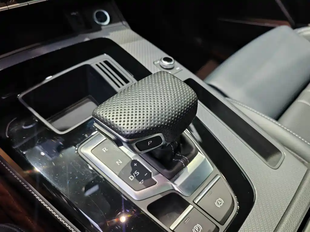Audi Q5L 2025 45 TFSI luxury and dynamic model купить на сайте DeffCars