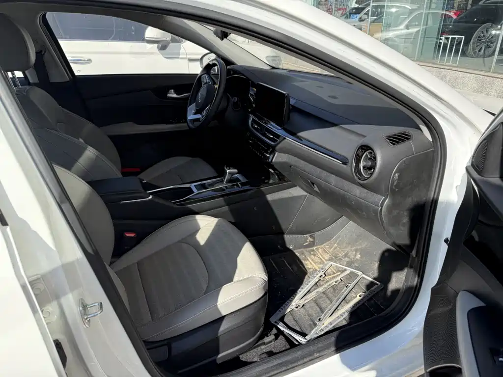 Kia K3 2023 1.5L CVT Deluxe Edition купить на сайте DeffCars