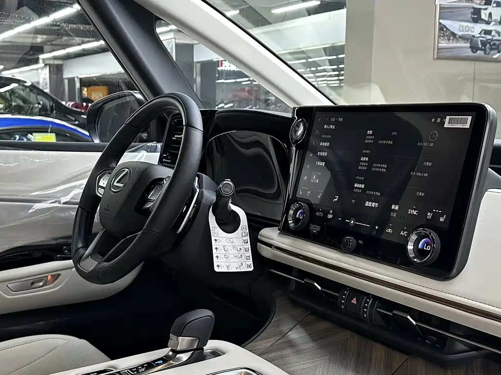 Lexus LM 2025 500h six-seater premium version купить на сайте DeffCars