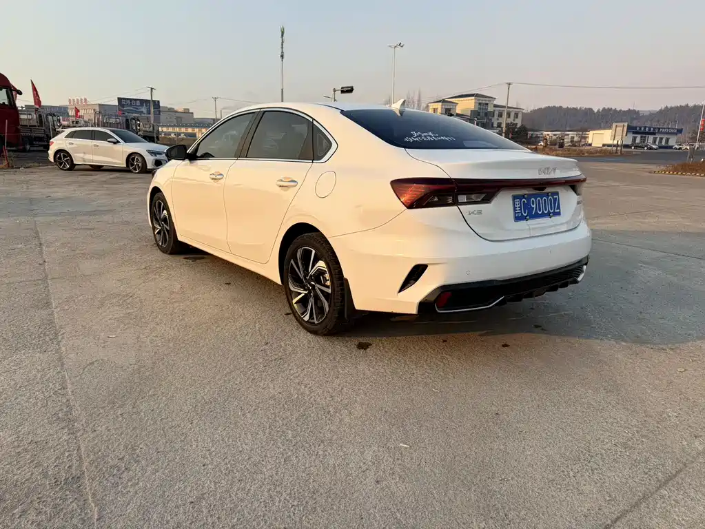 Kia K3 2023 1.5L CVT Premium Edition купить на сайте DeffCars