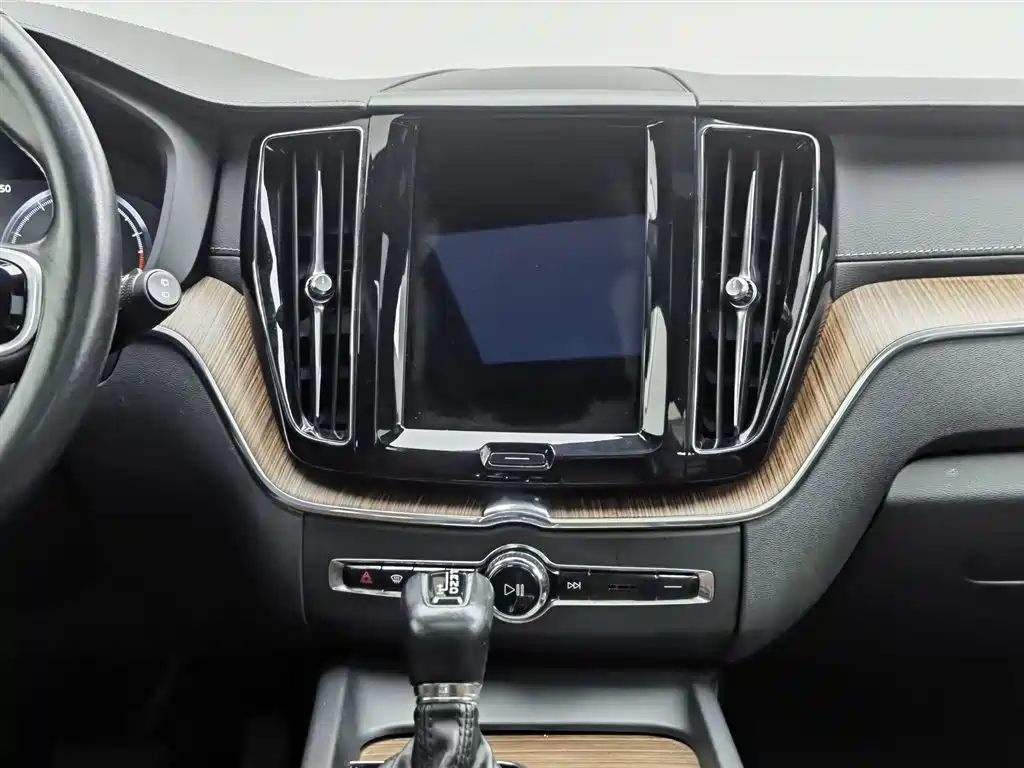 Volvo XC60 2021 T5 four-wheel drive Zhiyuan Deluxe Edition купить на сайте DeffCars