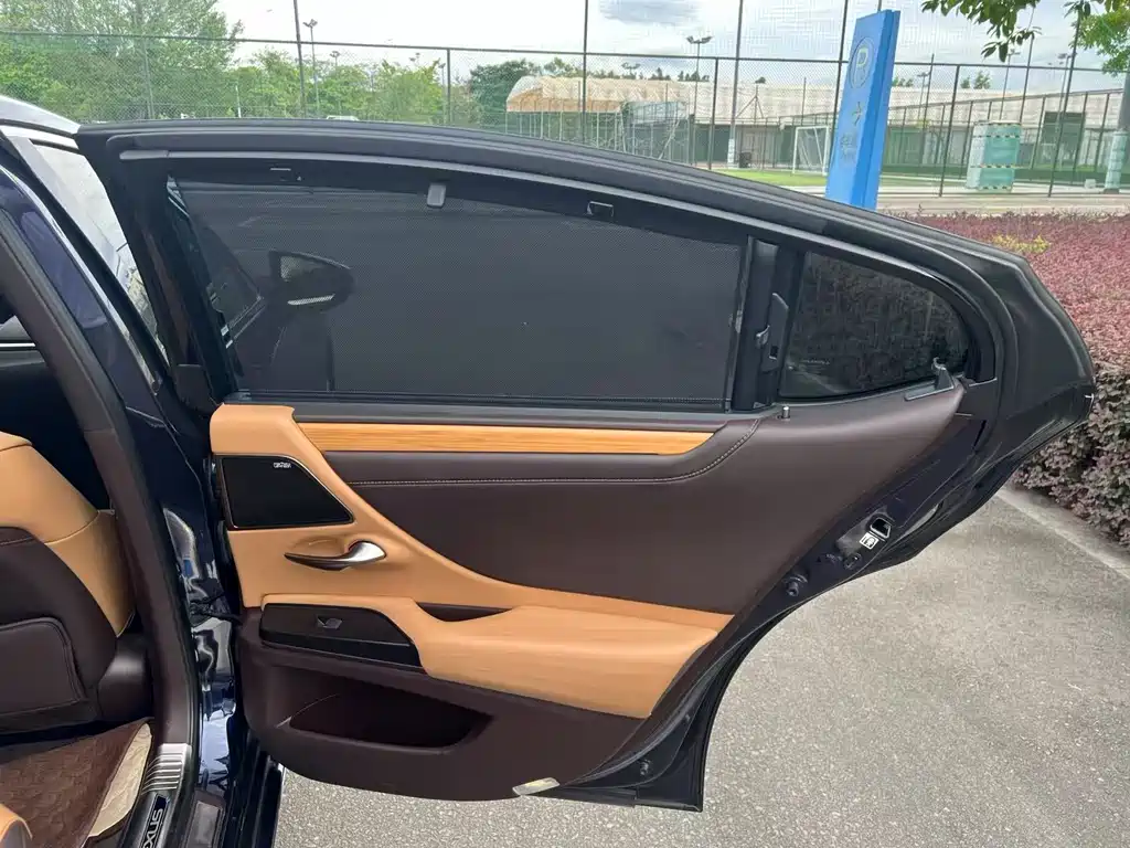 Lexus ES 2020 300h Executive Edition National V купить на сайте DeffCars