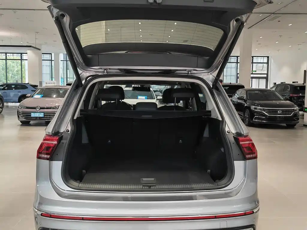 Tiguan L 2022 330TSI automatic two-wheel drive R-Line version купить на сайте DeffCars