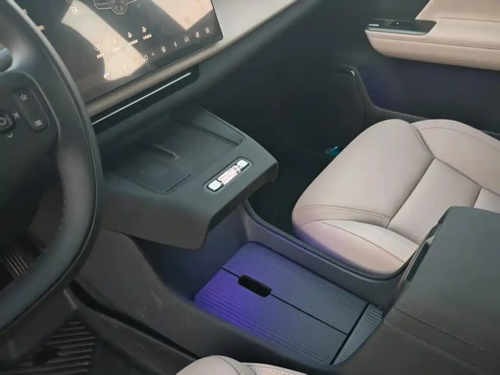 Volvo XC70 plug-in hybrid 2026 model two-wheel drive long range Core купить на сайте DeffCars