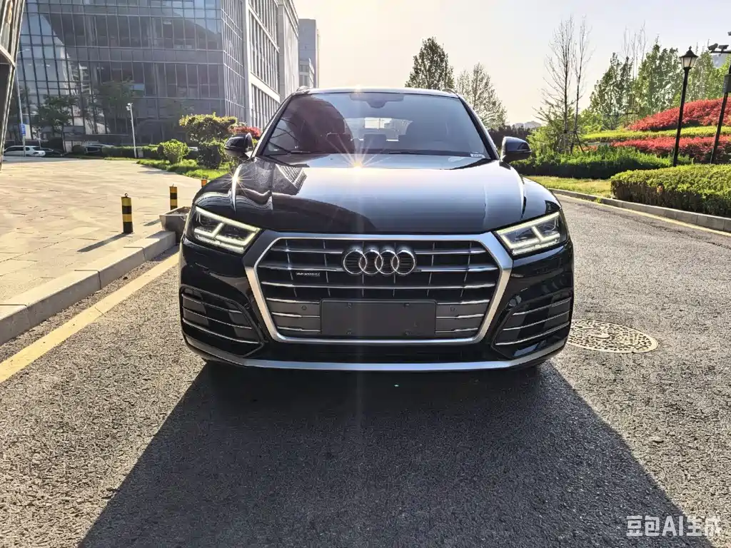 Audi Q5L 2020 40 TFSI enjoys fashionable style купить на сайте DeffCars