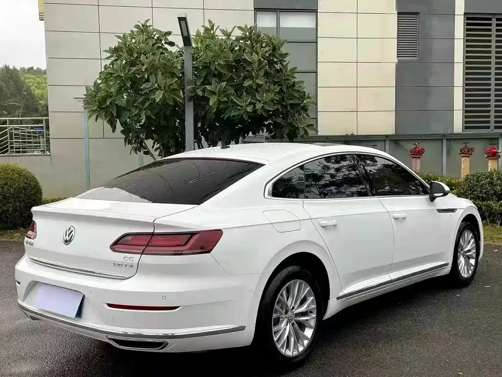 FAW-Volkswagen CC 2019 330TSI Charming Edition National V купить на сайте DeffCars